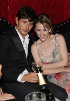 Kylie Minogue con Andrés Velencoso