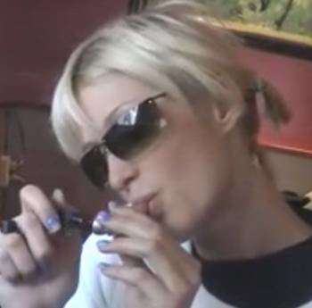 Paris Hilton fumando cannabis (archivo)