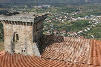 Un ciclón levantó parte del tejado de la fortaleza de Monterrei.