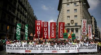 Manifestación de funcionarios en Barcelona contra el recorte salarial.