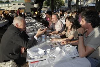 Guillerme Vázquez, con Isabel Pérez e Pérez Bouza, na cea coa que o BNG proclamou á candidata. (Foto: Miguel Angel)