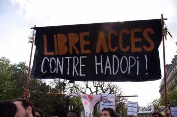 Pancarta contra la ley Hadopi