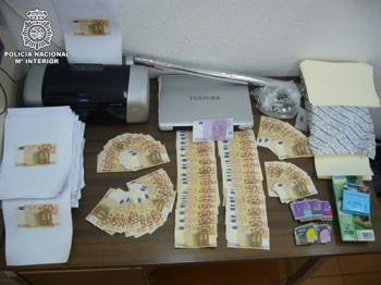 Billetes de 50 euros falsificados que fueron interceptados por la Policía el pasado lunes a un grupo de delincuentes en Valencia