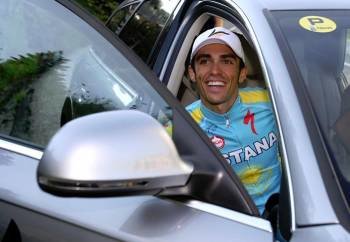 Contador se levantó así de feliz ayer en España.