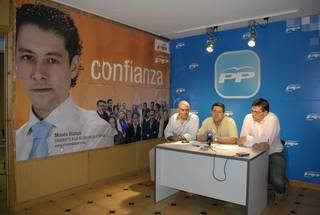 Maximino Alonso, Enrique Pérez Roca e Iván Estévez, anuncian la decisión del comité ejecutivo