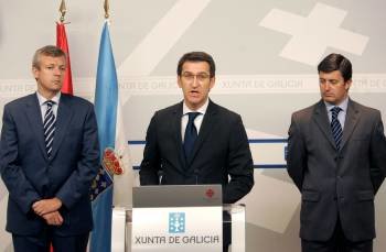 Alfonso Rueda, Núñez Feijóo y Samuel Juárez. (Foto: Xoán Rey)