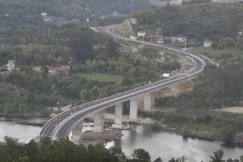 Viaducto de la AG-53 sobre el río Miño.