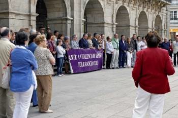 Concentración contra el asesinato celebrada ante el Ayuntamiento de Lugo.
