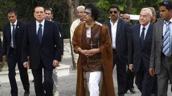Silvio Berlusconi recibe al mandatario libio en Roma 