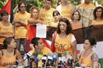 Los activistas españoles, durante la rueda de prensa en Santa Cruz de Tenerife. (Foto: Cristóbal García)