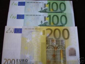 Entregó los 400 euros que encontró en la calle 