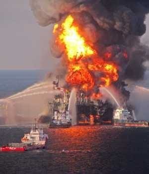 Una plataforma petrolera se hundió en el Golfo de México tras sufrir una explosión en abril