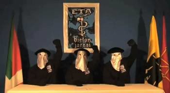 Imagen capturada del video enviado a la cadena BBC y al diario Gara por la organización terrorista ETA, en el que se anuncia un alto el fuego. 