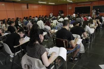 Escolares de Bachillerato realizan el examen de Selectividad. (Foto: Miguel Angel)