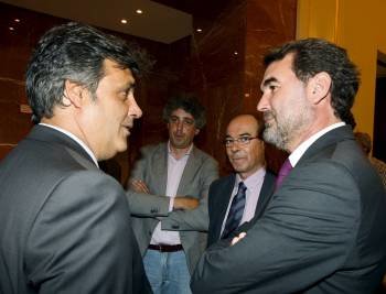 Quintana (derecha), con Pedro Puy, Jorquera y el senador ourensano Pérez Bouza. (Foto: Javier Lizón)