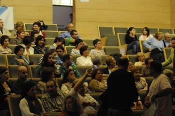 Público asistente a la representación de 'Homes, mulleres. O paraíso terrenal'. (Foto: MARTIÑO PINAL)