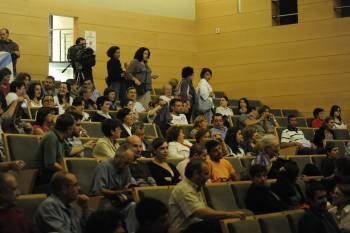 O público encheu o auditorio para acudir á última representación do festival. (Foto: MARTIÑO PINAL)