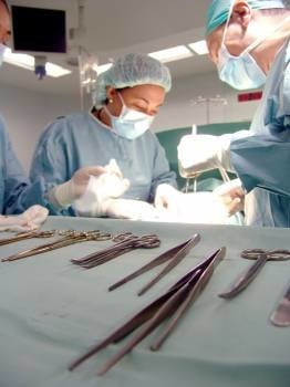 Intervención quirúrgica en el CHOU. (Foto: Archivo)