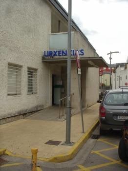 Entrada de Urgencias del Hospital comarcal de O Barco. (Foto: J.C.)