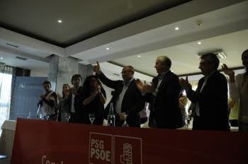 Francisco Rodríguez hace el signo de la victoria. (Foto: Martiño Pinal)