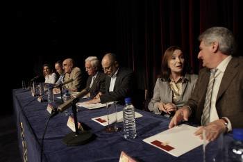 Mojón, De Lira, Seoane, Baltar, Rodríguez, Nueria Espert y López. (Foto: Miguel Angel)