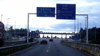 Zona para abonar el peaje en la autopista A-3, en Oporto.