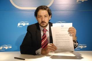 Moisés Blanco muestra la carta que evió a José Blanco