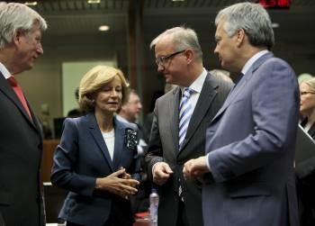 Salgado con el comisario de Economía, Oli Rehn. (Foto: Hoslet)