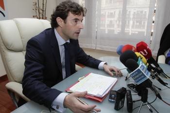 José Arcos, portavoz y abogado de la famlia del paciente fallecido taras una colonoscopia. (Foto: Miguel Angel)