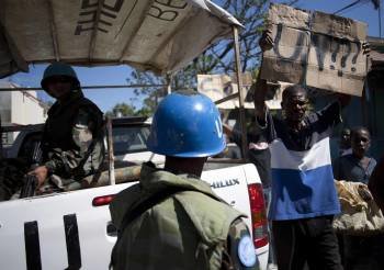 Soldados de la ONU por las calles de Puerto Príncipe.