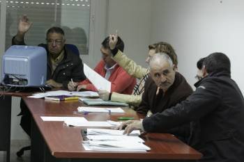 Concejales de Lobeira, concello amenazado por la reducción de su consistorio. (Foto: Marcos Atrio)