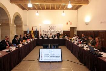 Reunión del Consejo Interterritorial del Sistema Nacional de Salud, en Santiago. (Foto: Vicente Pernía)