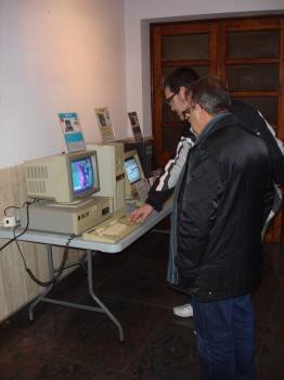 Exposición de ordenadores, en A Rúa.