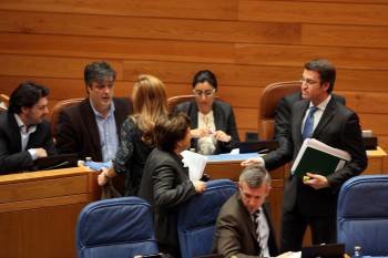 Diputados y miembros del Gobierno gallego en un Pleno. (Foto: Archivo)