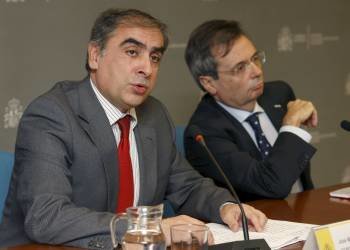 El secretario general de Sanidad, Olmos y el coordinador nacional de trasplantes, Rafael Matesanz. (Foto: KOTÉ RODRIGO)
