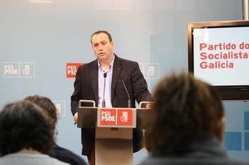 Pablo García, secretario de Organización de los socialistas gallegos, en la rueda de prensa. (Foto: )