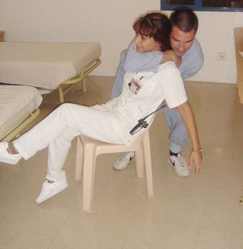 Una enfermera aprende técnicas básica de defensa personal. (Foto: ARCHIVO)