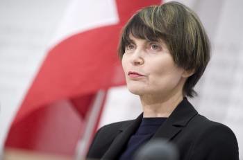La presidenta de Suiza, Micheline Calmy-Rey anuncia el bloqueo de los fondos de Ben Alí. (Foto: MARCEL BIERI )