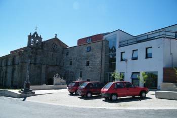 El Concello prevé completar el saneamiento en la residencia de O Mosteiro, en la imagen. (Foto: MARCOS ATRIO)
