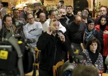 Propietarios de bares de la provincia de Castellón en una reunión para analizar la nueva ley. (Foto: )
