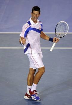 Djokovic celebra un punto ganador ante Roger Federer. (Foto: JOE CASTRO)