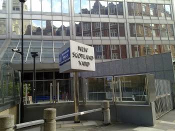 Exterior de la sede central de Scotland Yard, en Londres. (Foto: ARCHIVO)
