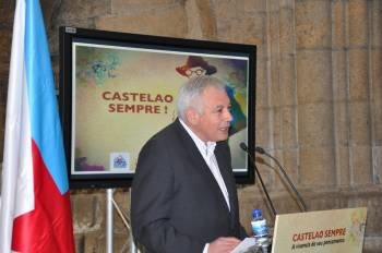 Guillerme Vázquez durante su intervención en el homenaje a Castelao. (Foto: )