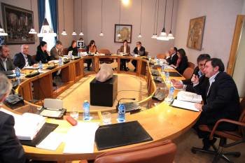 Los miembros de la junta de portavoces, durante la reunión. (Foto: VICENTE PERNÍA)