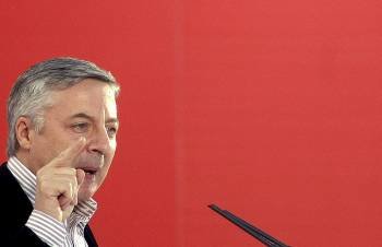 El ministro de Fomento, José Blanco, ayer en A Coruña. (Foto: CABALAR)