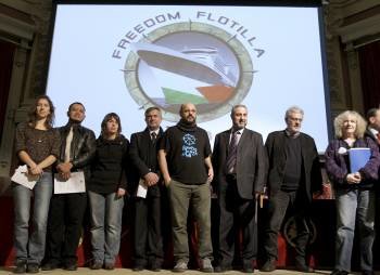 Miembros de la coalición internacional de la Flotilla de la Libertad. (Foto: KOTÉ RODRIGO)