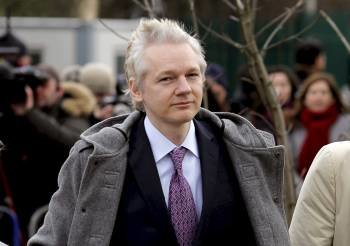 Julian Assange a su llegada al tribunal de alta seguridad de Woolwich. (Foto: KERIM OKTEN)