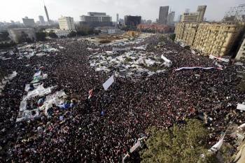 Aspecto que presentaba la plaza de Tahrir tras la multitudinaria manifestación. (Foto: KHALED EL FIGI)