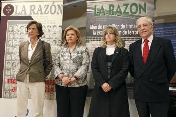 Ana Vidal Abarca, Ángeles Pedraza, Manuela Lancharro y Santiago Cabanas, en la presentación de ayer. (Foto: ÁNGEL DÍAZ)