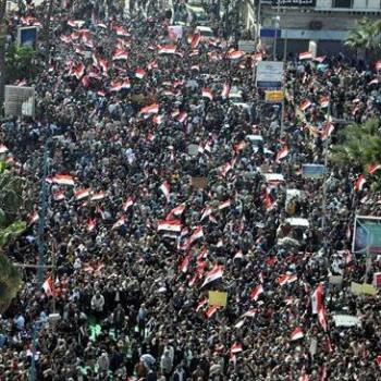 Miles de manifestantes se concentran en la cariota plaza Tahrir. Foto: EFE